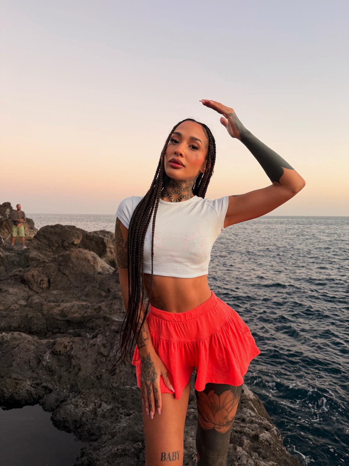 Escort - ALICE - Ibiza Tops